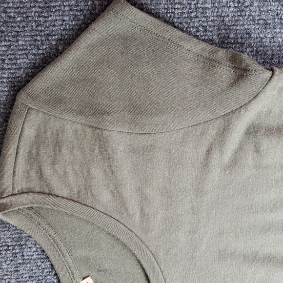 EXPRESS One Eleven Women's Tee Shirt Short Front/Long Back Army Green Sz S - Picture 4 of 6